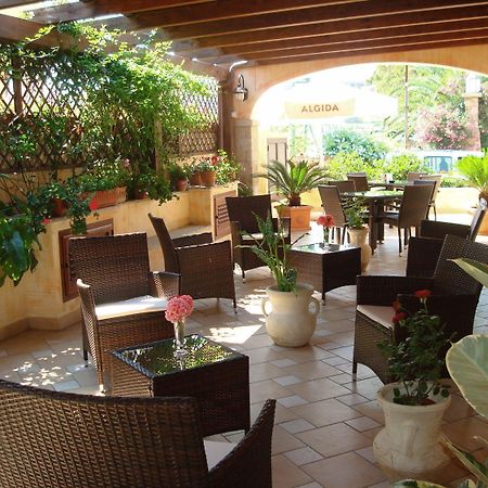 Castello Di Tavolara Hotel Porto San Paolo  Buitenkant foto