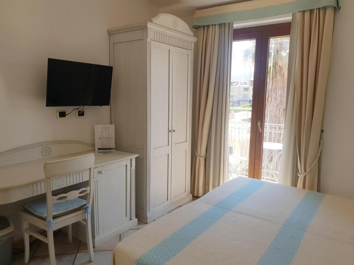 Castello Di Tavolara Hotel Porto San Paolo  Buitenkant foto