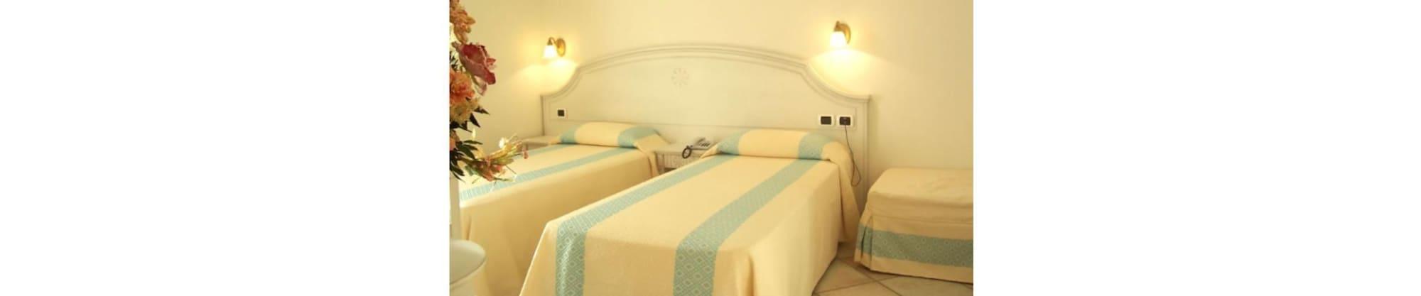 Castello Di Tavolara Hotel Porto San Paolo  Buitenkant foto
