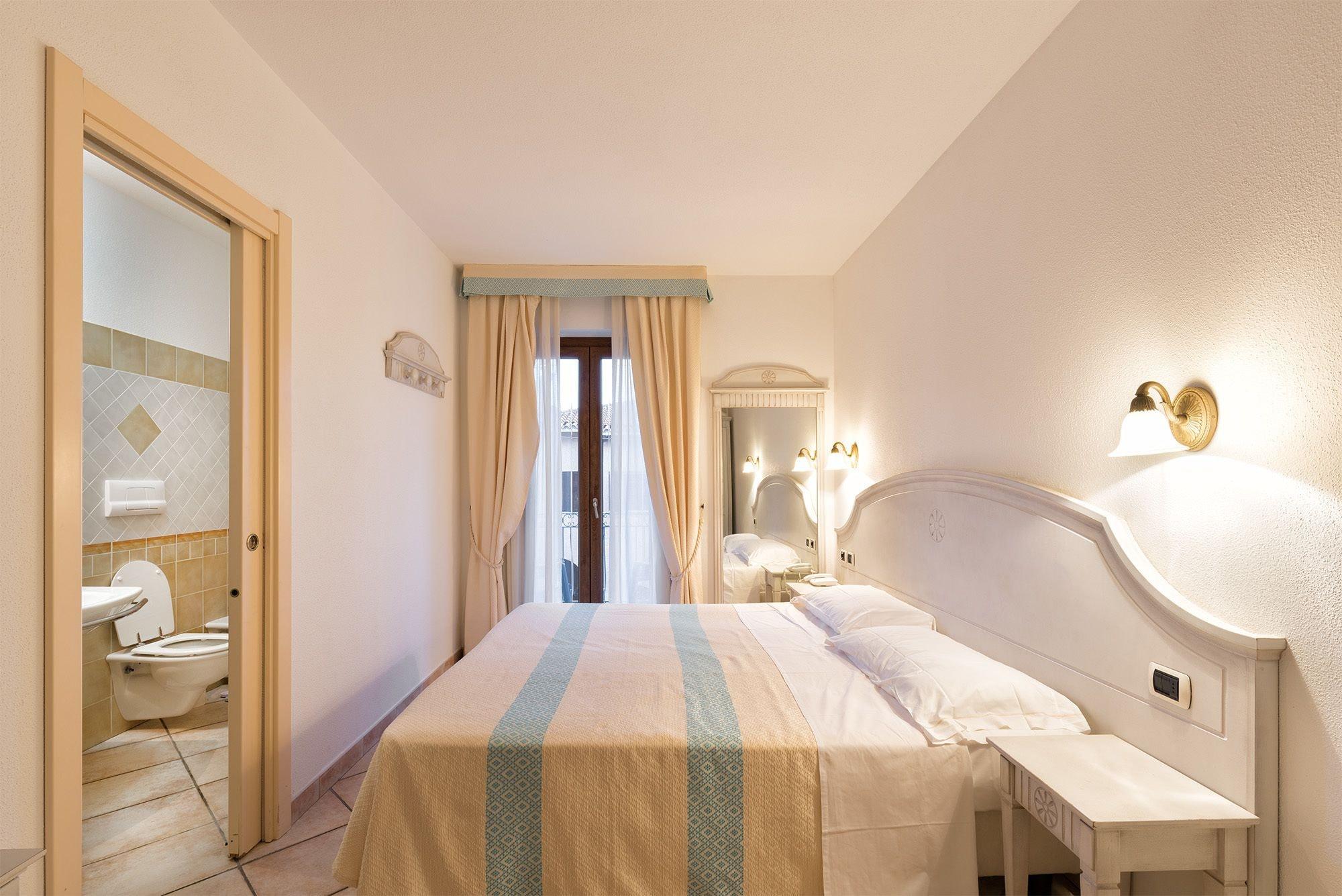 Castello Di Tavolara Hotel Porto San Paolo  Buitenkant foto